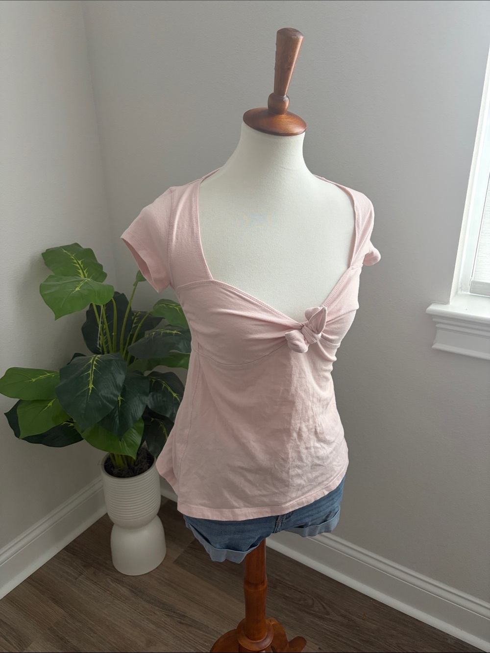 Hollister Pale Pink Knot-Front Short Sleeve Tee